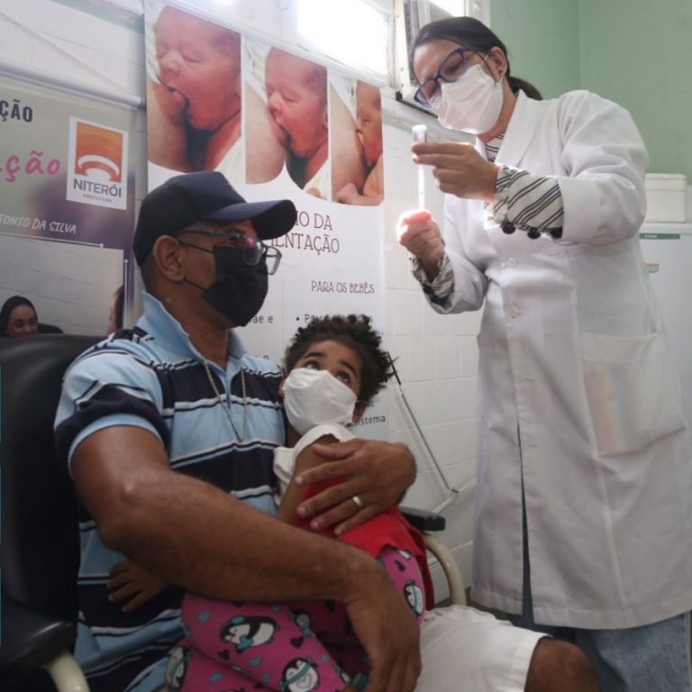 Niterói e Itaboraí vacinam crianças de 3 e 4 anos contra a covid-19