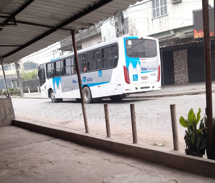 Mais ônibus voltam a circular em Itaoca, após reportagem do Lado de Cá