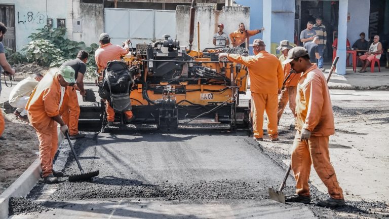 Itaboraí realiza pavimentação em seis ruas do bairro do Retiro