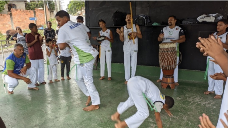 Três núcleos oferecem aulas gratuitas de capoeira em São Gonçalo