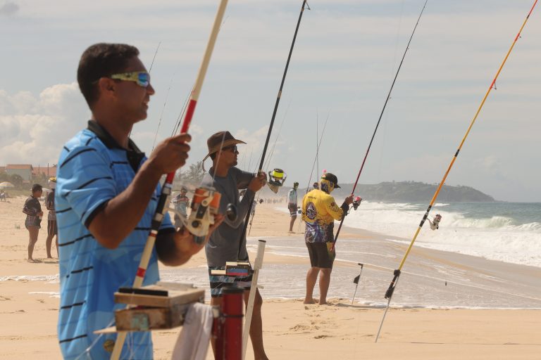 Maricá promove Campeonato de Pesca na Praia da Barra
