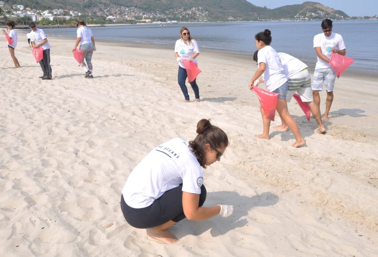 Niterói inscreve voluntários para mutirão de limpeza das praias