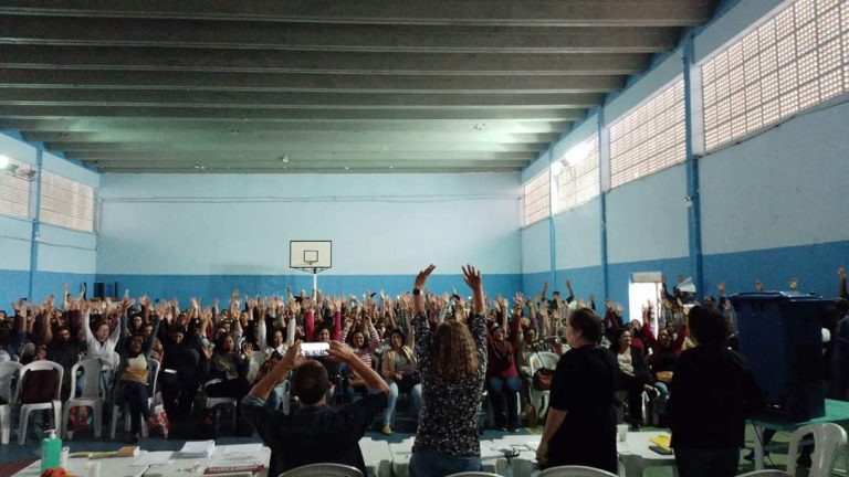 Profissionais de Educação mantêm greve na rede municipal de ensino de São Gonçalo