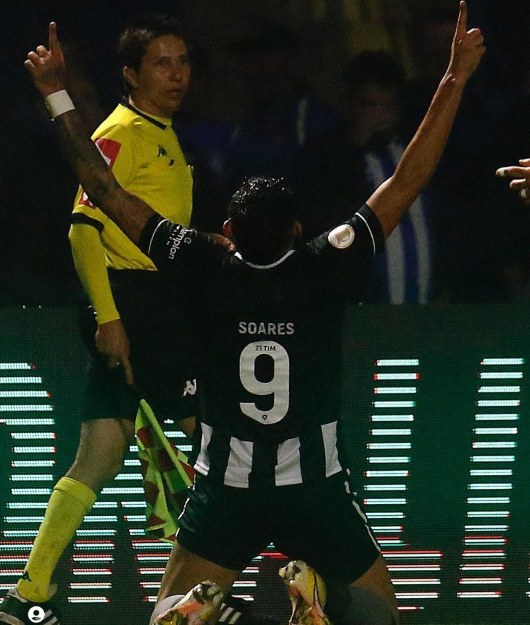 Botafogo ganha do Avaí e segue firme rumo à classificação para Libertadores 2023