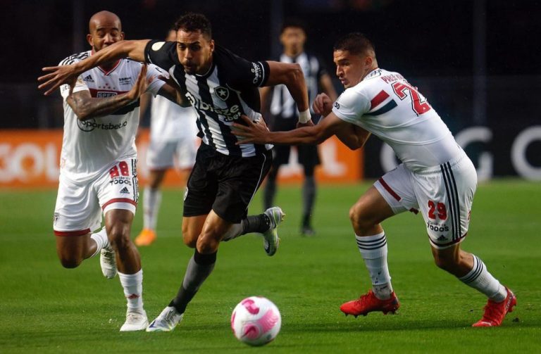 Botafogo ganha do São Paulo mas mantém a nona posição na tabela