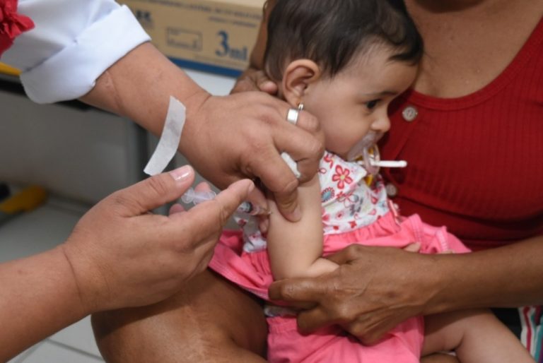 Maricá começa a vacinar contra covid-19 todas as crianças de 6 meses a 2 anos