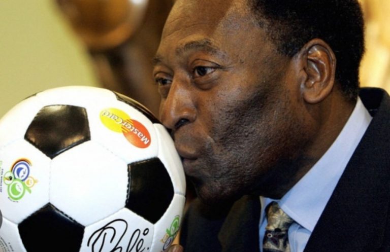 Morre Pelé após um mês de internação