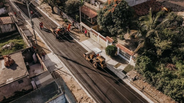 Prefeitura de Itaboraí avança com pavimentação, drenagem e iluminação em Shangri-lá
