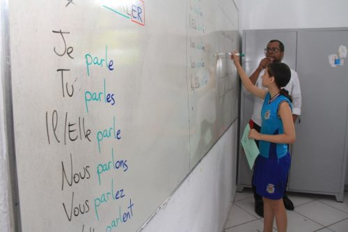 Escola municipal oferece curso de Francês em São Gonçalo