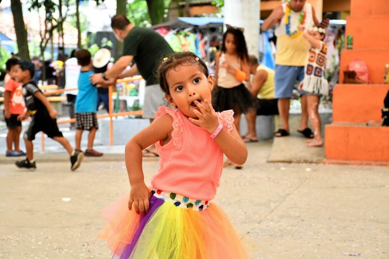 Matinês de Carnaval atraem famílias em Niterói