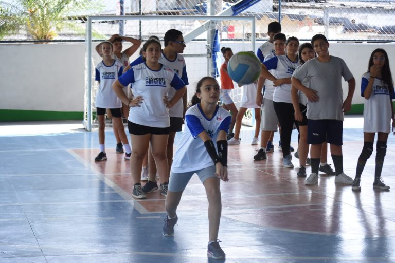Projeto Esporte Presente abre vagas para a prática de voleibol