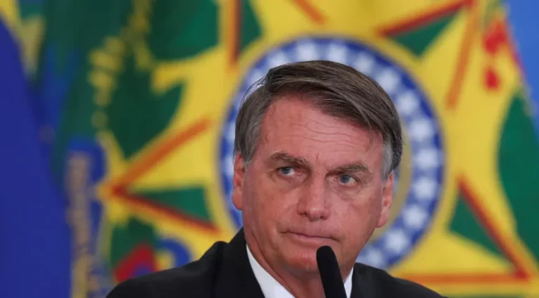 TSE adia julgamento de decisão que manteve minuta de golpe em ação contra Bolsonaro