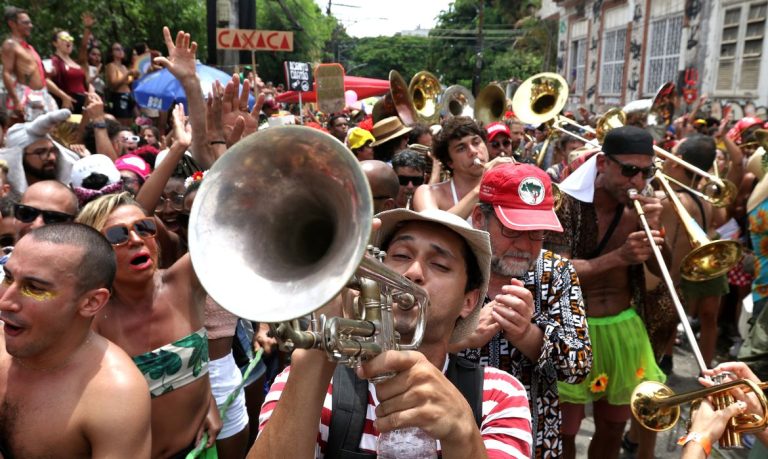 Urologista alerta para importância do uso de preservativo no carnaval