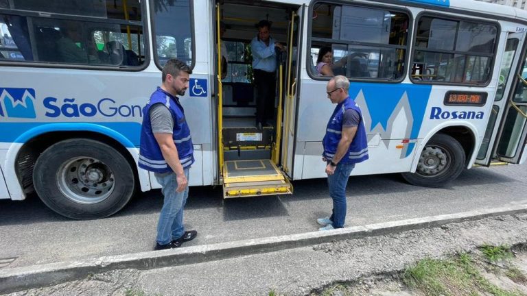 Ônibus municipais são fiscalizados em São Gonçalo
