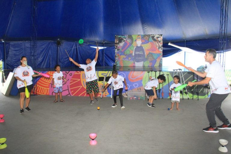 Aulas de circo são iniciadas na Lona Cultural do Jardim Catarina