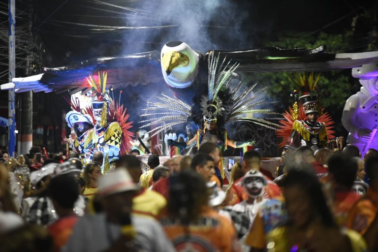 Campeã da Série Prata, União de Maricá comemora vitória com desfile em sua cidade natal