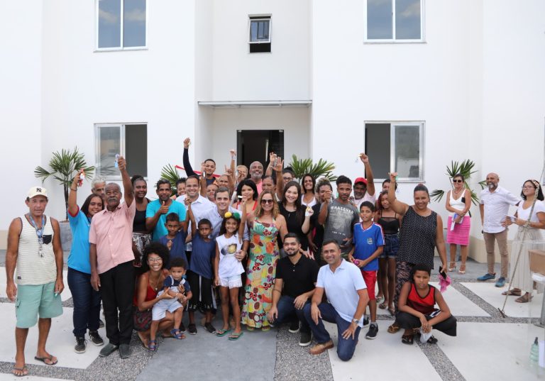 Prefeito Fabiano Horta entrega 20 apartamentos do Programa Habitar em Ubatiba