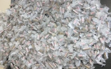 Polícia Militar prende homem e apreende quase 1000(mil) cápsulas de cocaína em operação contra o tráfico em Cabo Frio