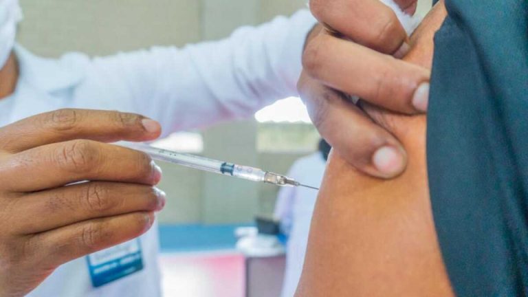 Campanha de vacinação bivalente contra Covid-19 chega a Tanguá para grupos prioritários