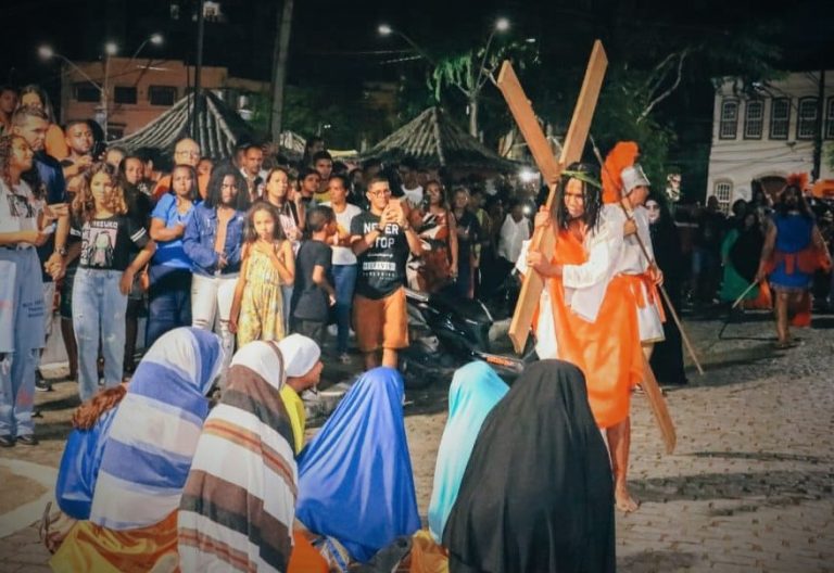 Praça Marechal Floriano Peixoto vira palco do espetáculo teatral ‘Paixão de Cristo’