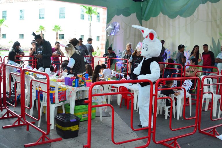 Primeira Páscoa Encantada reúne milhares de crianças e adultos no Centro e em Itaipuaçu