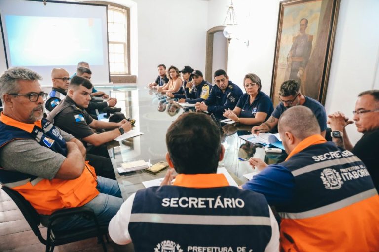 Prefeitura debate implementação do programa Paz das Escolas na rede municipal de ensino