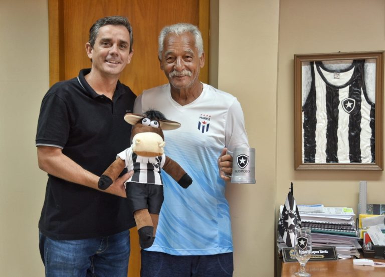 Prefeito de Maricá recebe ex-jogador da Seleção Brasileira Búfalo Gil