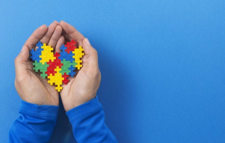 Brilhando a luz da compreensão: O Mês do Autismo e a busca por uma sociedade mais inclusiva