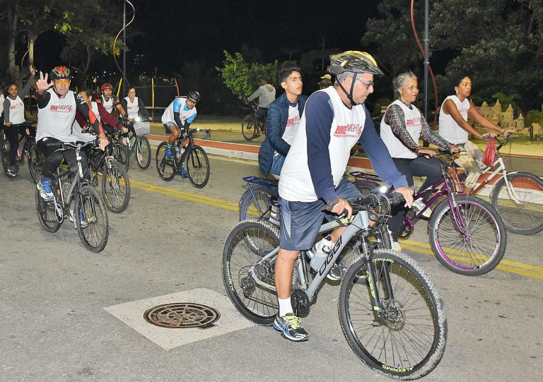 Passeio ciclístico “Bike Night” reúne mais de 100 pessoas em Maricá
