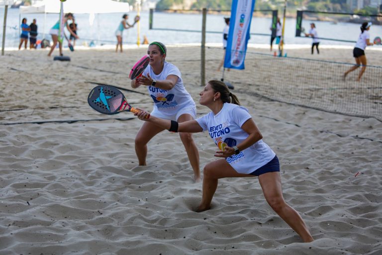 Circuito das Estações do Beach Tennis, na Praia de Icaraí, premia vencedores em nove categorias
