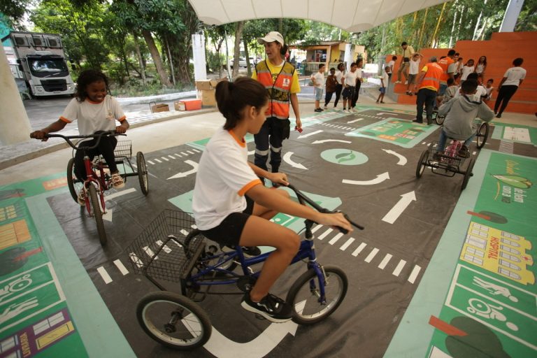 Crianças de escolas municipais de Niterói participam de projeto sobre educação no trânsito