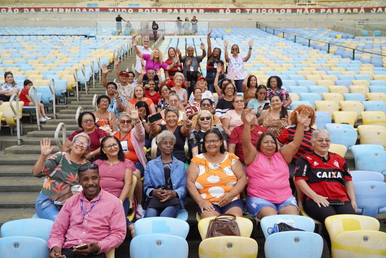 São Gonçalo leva 50 idosos para conhecer o Maracanã