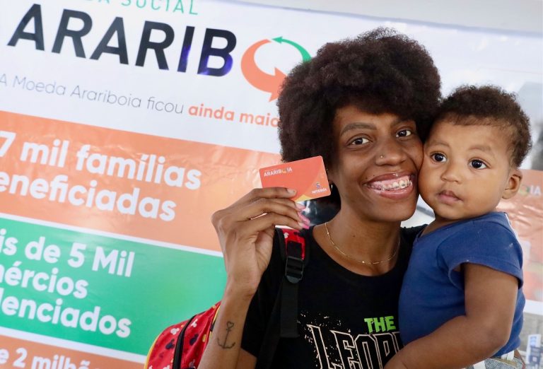 Prefeitura de Niterói inicia entrega dos cartões da Moeda Social Arariboia