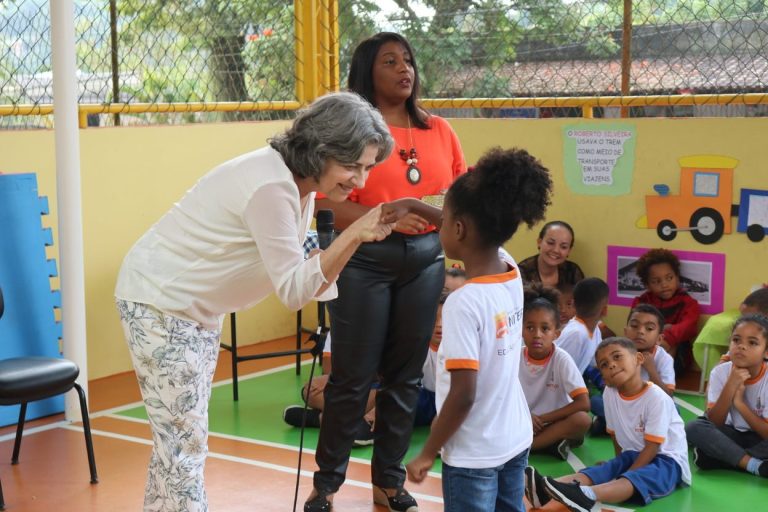 Niterói: Filha de ex-governador Roberto Silveira fala sobre centenário em escola do Morro do Castro