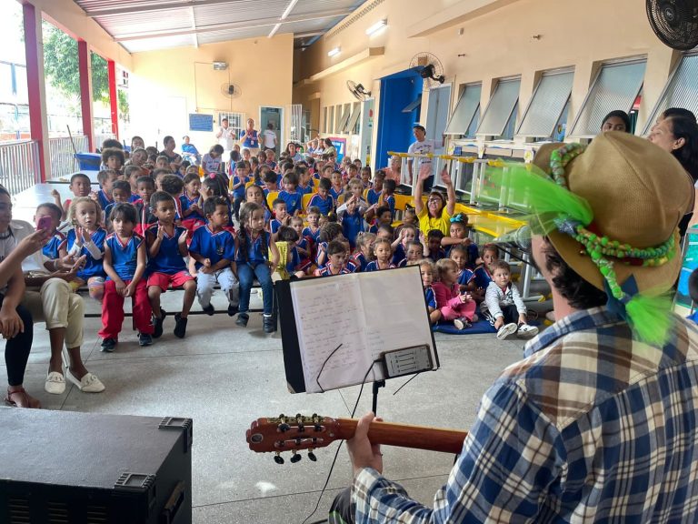 Prefeitura leva Caravana da Cultura para crianças da Escola Municipal Trenzinho da Alegria