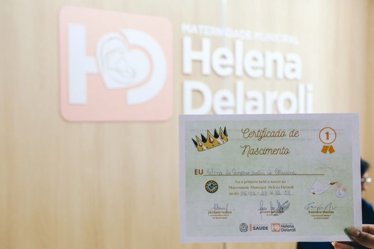 Itaboraí: ‘Aquela que reluz’: Primeira bebê nascida de parto normal na Maternidade Municipal Helena Delaroli compartilha o mesmo nome da unidade
