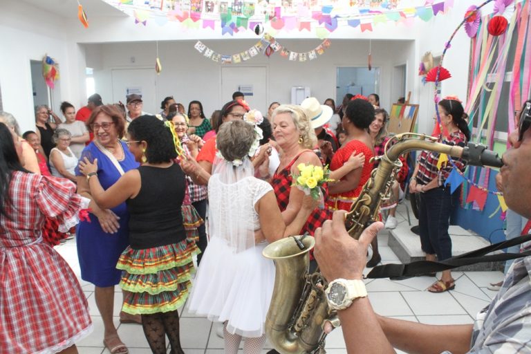 Festa julina anima idosos do CERPI de São Gonçalo