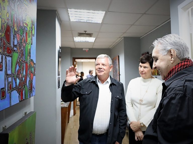 Corredor das Artes, na Prefeitura de Niterói, recebe a exposição “Minha Vida em Cores”, do artista plástico Bruno Camargo
