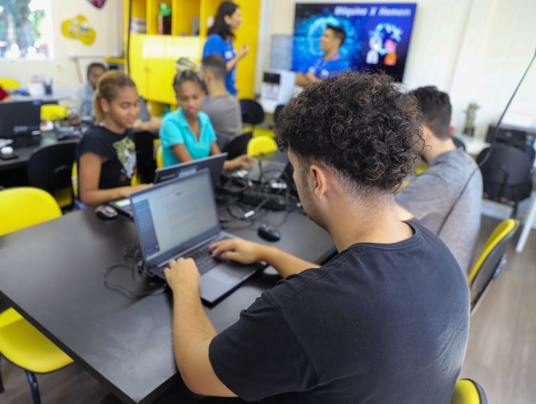Rio de Janeiro: JUVRio abre 600 vagas em curso de Informática para Negócios