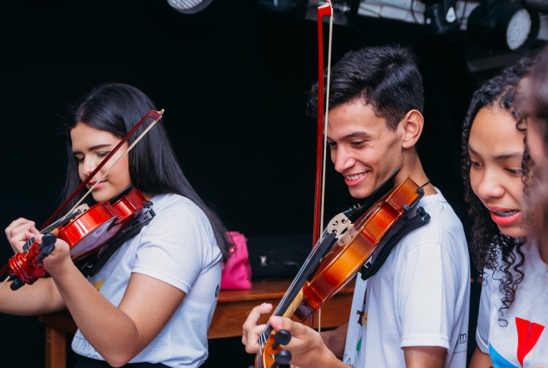 Programa oferece formação musical gratuita para crianças, jovens e adultos em São Gonçalo