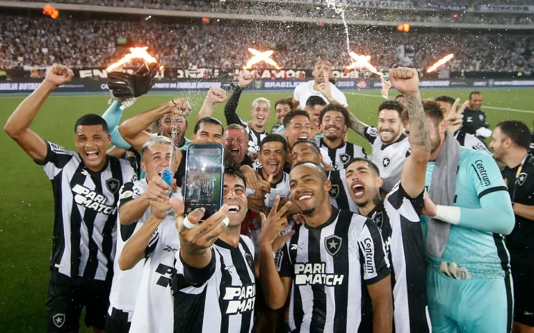 ANÁLISE: Botafogo prova que há vida sem Tiquinho Soares após vitória sobre o Internacional