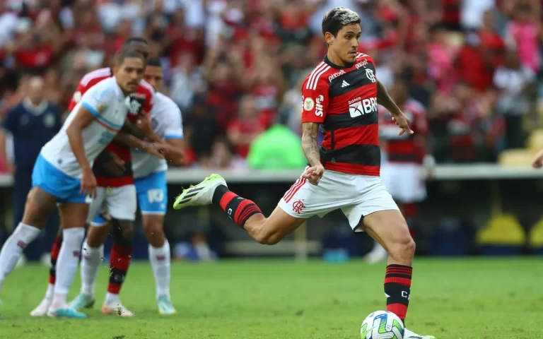 No primeiro jogo sem Sampaoli, Flamengo supera o Bahia e volta a vencer no Brasileirão