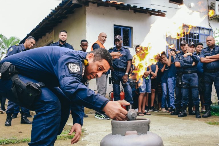 Defesa Civil de Itaboraí promove treinamento de combate a incêndio para guardas municipais