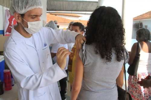 Vacinação contra covid-19 segue em São Gonçalo