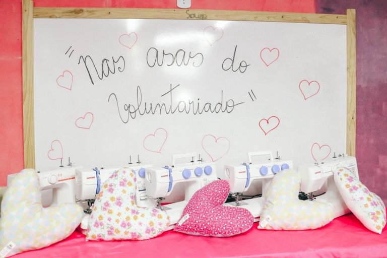 Outubro Rosa: Escola Municipal de Artes realiza exposição sobre a prevenção do câncer de mama