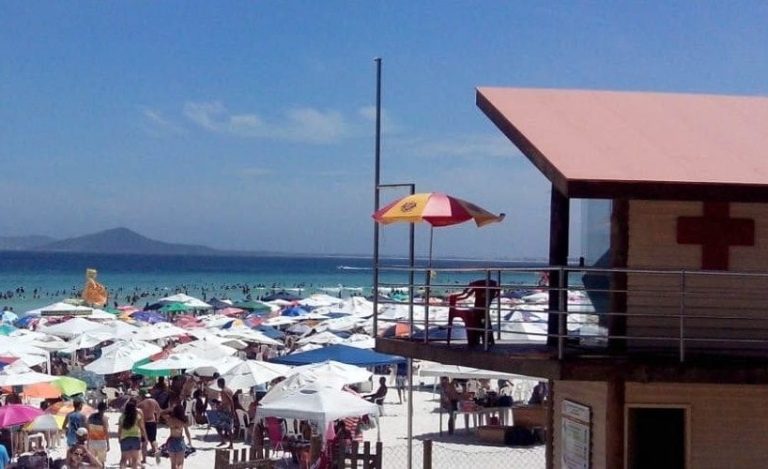 Tragédia no Feriadão: Turista de 49 anos morre afogado na Praia do Forte em Cabo Frio