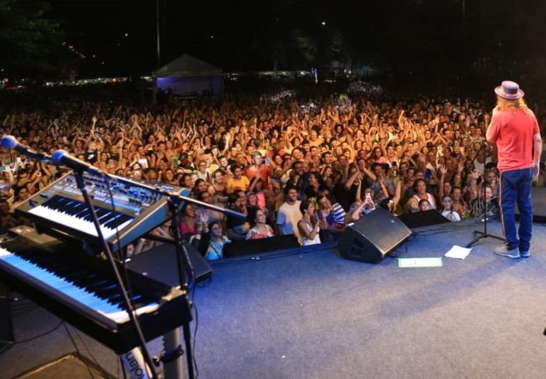 Shows de Alceu Valença e Vanessa da Mata reuniram 12 mil pessoas no último fim de semana na Praia de Piratininga