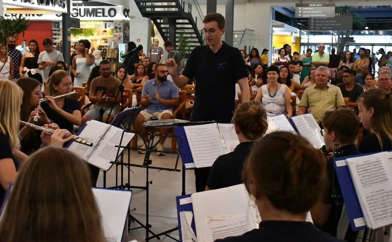 Mercado Municipal recebe Orquestra de Sopros do Aprendiz Musical com participação de músicos alemães