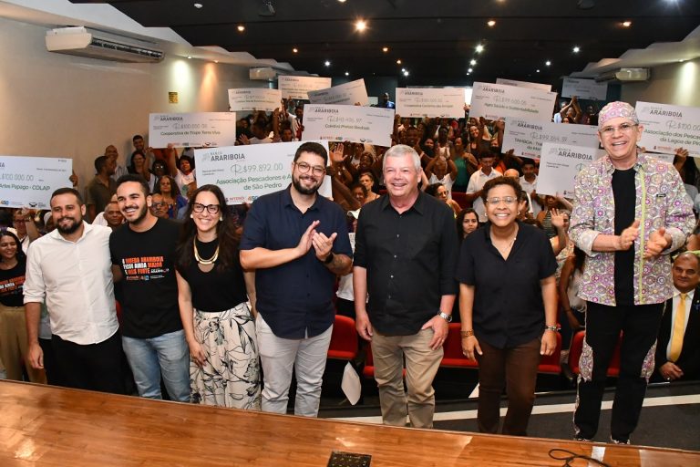 Economia Solidária: Prefeitura de Niterói entrega cheques a coletivos selecionados em edital de fomento