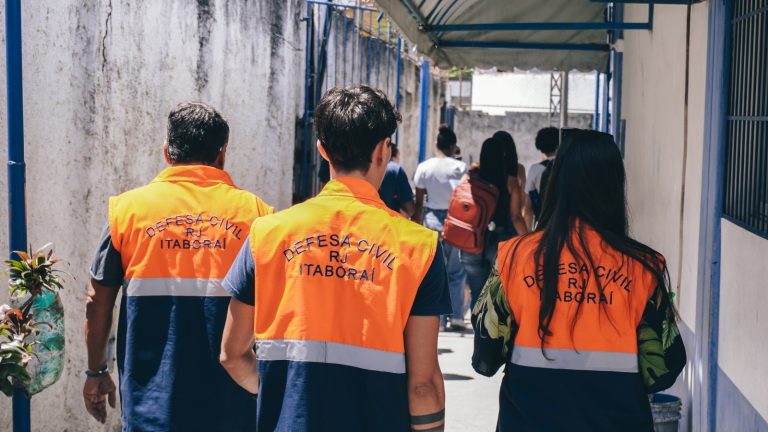 Defesa Civil promove simulado de emergência em escolas da rede municipal de ensino